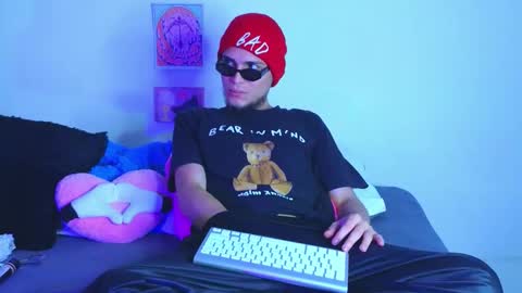      online show from December 4, 1:53 pm