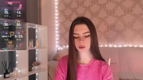 Mia online show from December 19, 3:24 am