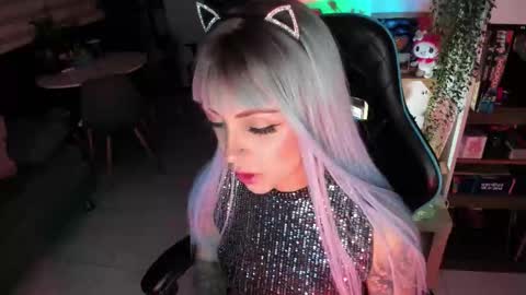 Snapshot of holypurpleee chatting on February 12, 12:38 am Mila Purple online show from February 12, 12:38 am