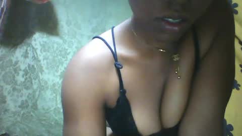 Snapshot of honeria98 chatting on July 1, 7:54 am honeria98 online show from July 1, 7:54 am
