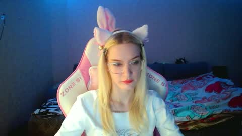 Snapshot of honey_bold chatting on December 18, 9:26 am honey_bold online show from December 18, 9:26 am