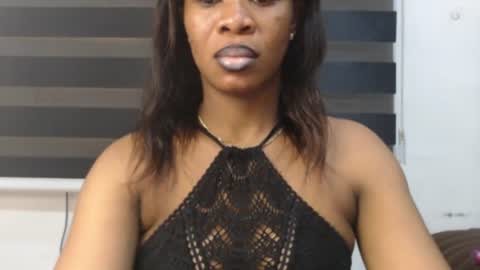 Snapshot of honey_dollxx chatting on June 15, 6:37 am Flora online show from June 15, 6:37 am