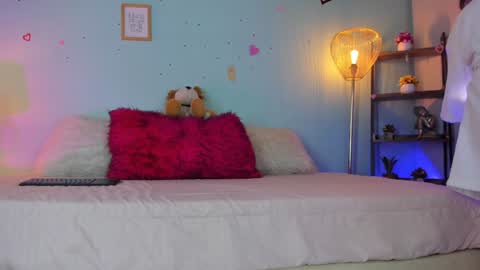 Snapshot of honey_fox01 chatting on January 8, 9:00 am HONEY online show from January 8, 9:00 am