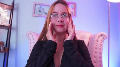 Snapshot of honey_fox01 chatting on April 7, 11:54 am HONEY online show from April 7, 11:54 am