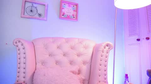 Snapshot of honey_fox01 chatting on April 8, 11:54 am HONEY online show from April 8, 11:54 am