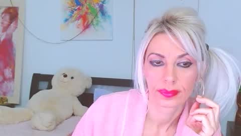 honey_lara online show from January 18, 1:09 am