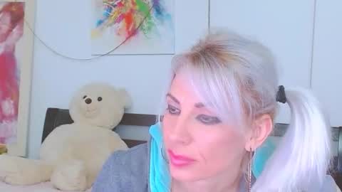 Snapshot of honey_lara chatting on March 10, 2:16 am honey_lara online show from March 10, 2:16 am