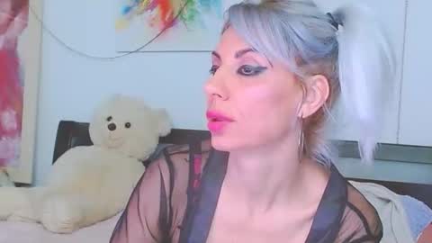 Snapshot of honey_lara chatting on March 12, 12:50 am honey_lara online show from March 12, 12:50 am