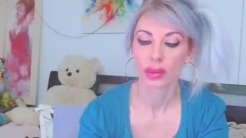 Snapshot of honey_lara chatting on March 12, 11:55 pm honey_lara online show from March 12, 11:55 pm