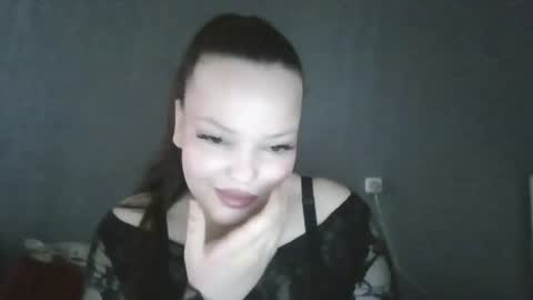 Snapshot of honey_miracle chatting on July 5, 2:18 am honey_miracle online show from July 5, 2:18 am