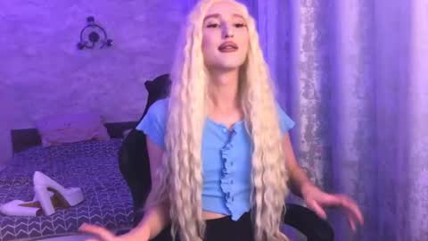 Snapshot of honey_sunset chatting on September 11, 5:13 pm honey_sunset online show from September 11, 5:13 pm