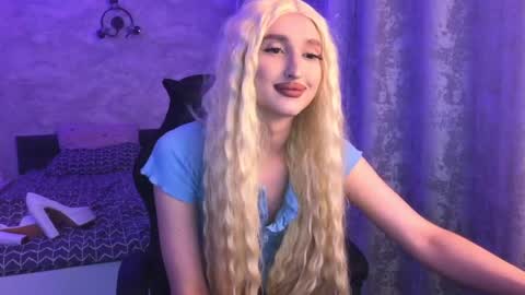 Snapshot of honey_sunset chatting on September 12, 5:46 pm honey_sunset online show from September 12, 5:46 pm