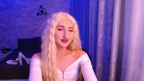 Snapshot of honey_sunset chatting on October 4, 5:55 pm honey_sunset online show from October 4, 5:55 pm