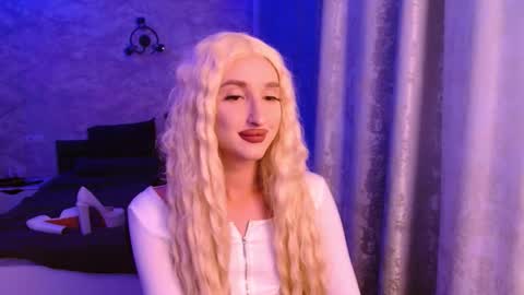 Snapshot of honey_sunset chatting on October 5, 5:55 pm honey_sunset online show from October 5, 5:55 pm