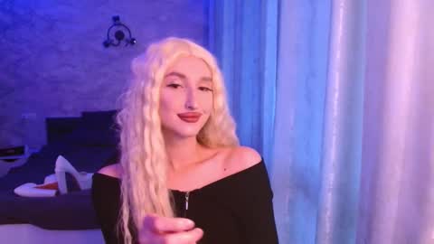 Snapshot of honey_sunset chatting on October 10, 1:21 pm honey_sunset online show from October 10, 1:21 pm