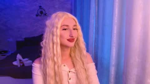 Snapshot of honey_sunset chatting on October 12, 2:27 pm honey_sunset online show from October 12, 2:27 pm