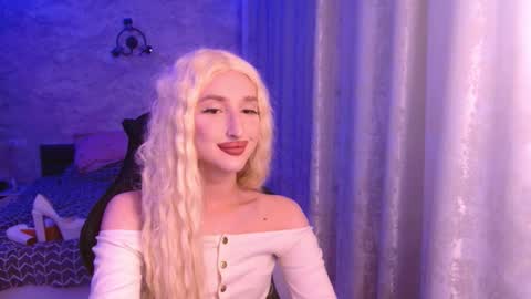 Snapshot of honey_sunset chatting on October 15, 5:13 pm honey_sunset online show from October 15, 5:13 pm