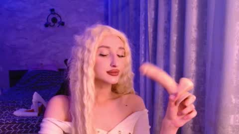 honey_sunset online show from January 7, 11:07 pm