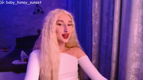 honey_sunset online show from February 26, 7:35 pm