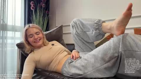 Jenyanew vid how I squirt in forest in bio online show from April 17, 9:01 am