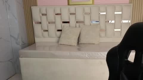 HONEY  online show from April 22, 3:20 am