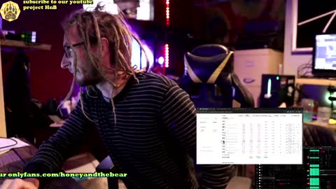 Snapshot of honeyand_thebear chatting on December 13, 1:12 pm Honey and Bear online show from December 13, 1:12 pm