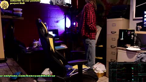 Snapshot of honeyand_thebear chatting on December 20, 5:08 pm Honey and Bear online show from December 20, 5:08 pm