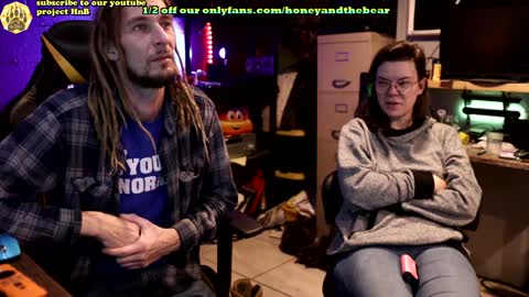 Snapshot of honeyand_thebear chatting on January 6, 4:47 am Honey and Bear online show from January 6, 4:47 am