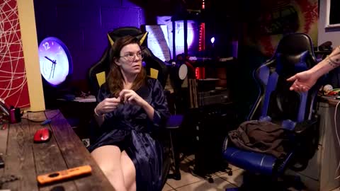 Snapshot of honeyand_thebear chatting on December 14, 3:23 am Honey and Bear online show from December 14, 3:23 am