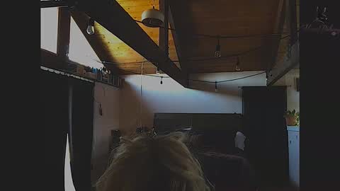 honeybuhnny online show from April 21, 9:39 pm