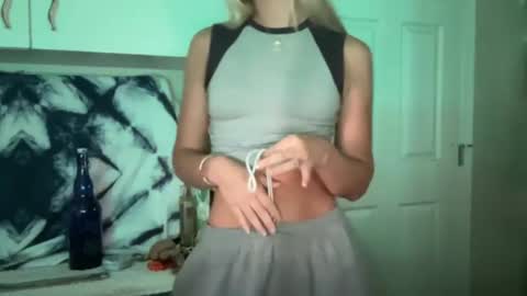 honeybun_z online show from September 17, 9:16 pm