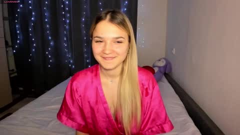 Snapshot of honeybunnyyy_ chatting on March 27, 8:30 pm HoneyBunny online show from March 27, 8:30 pm