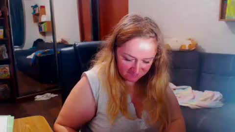 HoneydewMolly online show from November 19, 7:25 pm