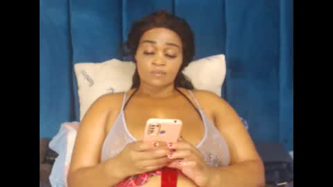 honeydropsxx2 online show from March 14, 10:48 pm