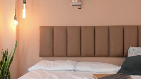 Snapshot of honeygray02 chatting on October 17, 12:19 pm honeygray02 online show from October 17, 12:19 pm