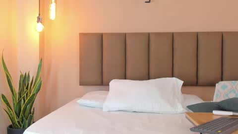 Snapshot of honeygray02 chatting on November 5, 3:06 am honeygray02 online show from November 5, 3:06 am