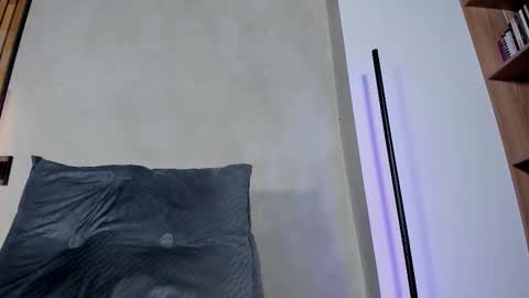 Sofia independent model online show from October 27, 11:25 am