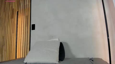 Sofia independent model online show from January 14, 11:49 am