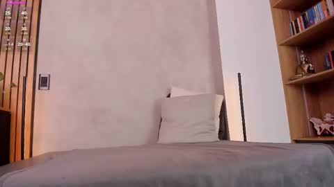 Sofia independent model online show from April 25, 11:13 am