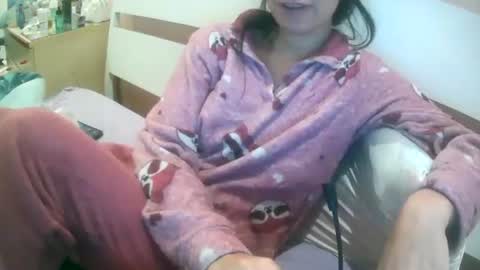 Snapshot of honeyjuice7 chatting on December 3, 7:34 pm Sensimilla online show from December 3, 7:34 pm