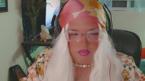 honeylavender777 online show from December 14, 11:26 am