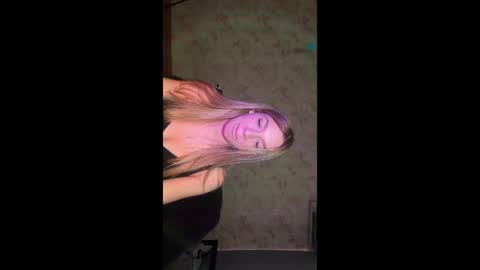 Snapshot of honeylune_ chatting on July 27, 6:42 am Lovia online show from July 27, 6:42 am