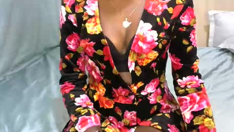 Snapshot of honeypie78 chatting on October 22, 5:08 am Becky online show from October 22, 5:08 am