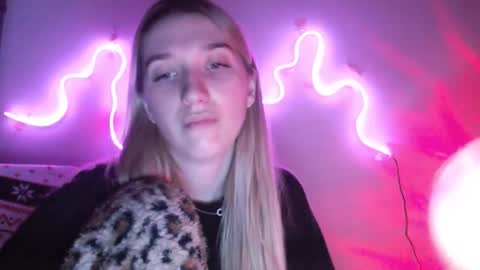 honeyveil online show from March 17, 5:49 pm