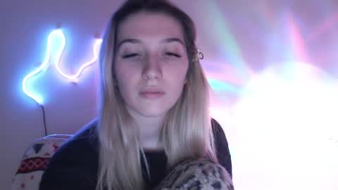 honeyveil online show from April 7, 3:01 pm