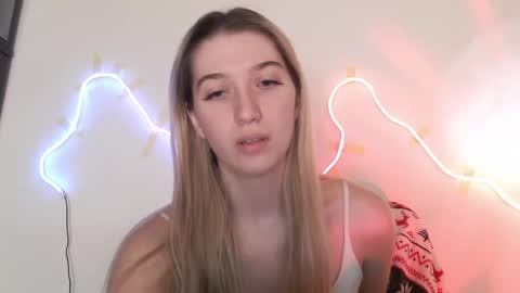 honeyveil online show from April 22, 11:34 am