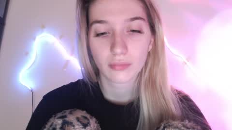 honeyveil online show from April 23, 12:29 pm