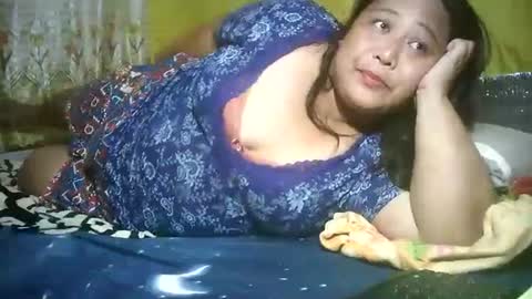 Snapshot of honeyvonz chatting on February 20, 3:01 am Merry online show from February 20, 3:01 am