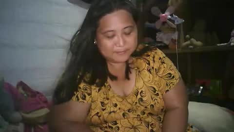 Snapshot of honeyvonz chatting on December 14, 1:05 pm Merry online show from December 14, 1:05 pm