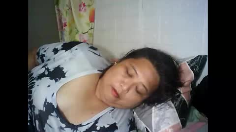 Snapshot of honeyvonz chatting on April 4, 10:07 pm Merry online show from April 4, 10:07 pm